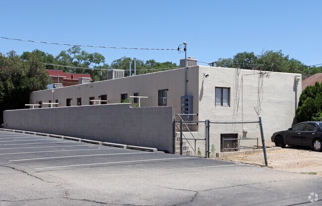Building Photo - 521-525 Cedar St SE