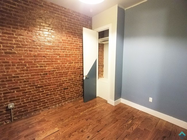 Building Photo - 237 Troy Ave