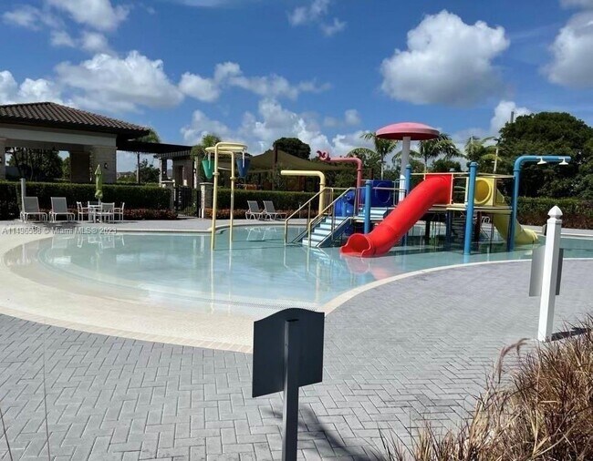 Foto del edificio - 7831 NW 104th Ave