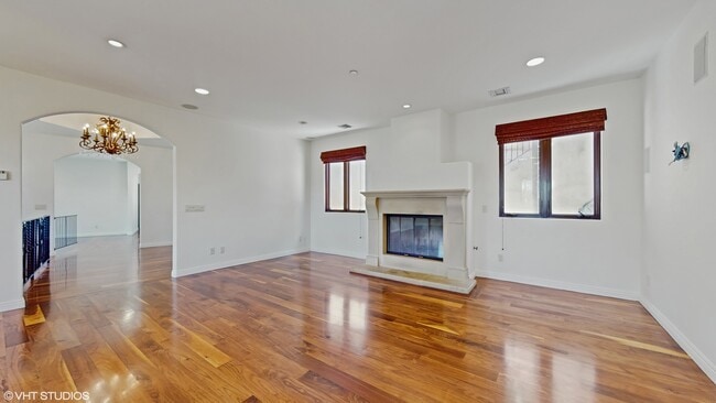 Building Photo - 3311 Deronda Dr