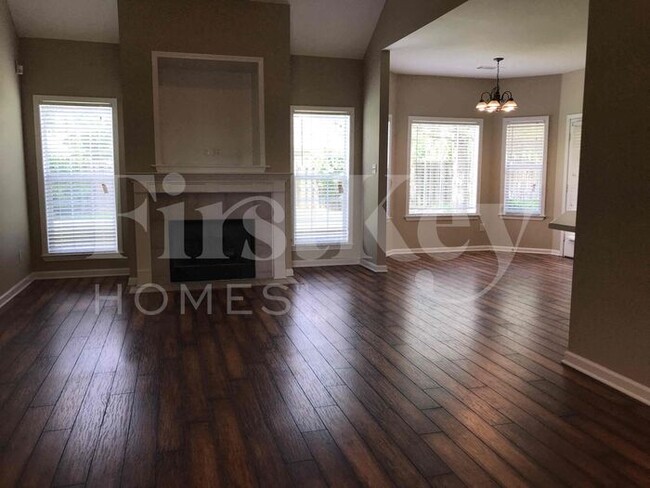Foto del edificio - 995 Nesting Wood Cir W