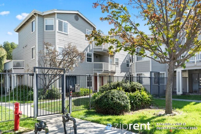 Foto del edificio - 3 br, 2 bath Townhome - 137 Margo Drive, M...