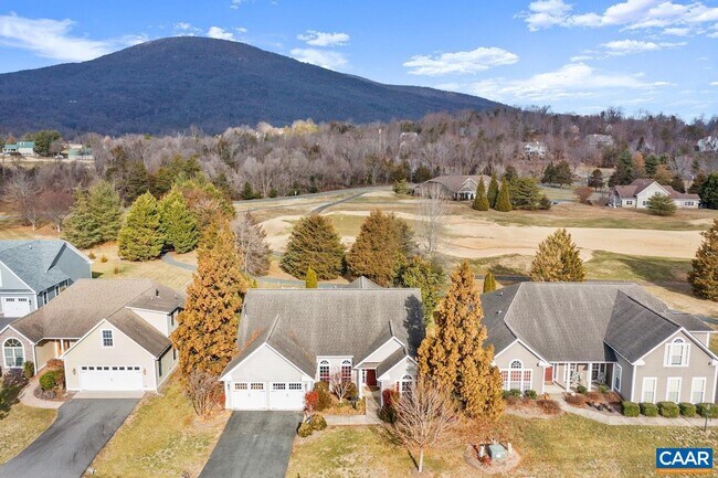 Foto del edificio - 325 Stone Orchard Dr