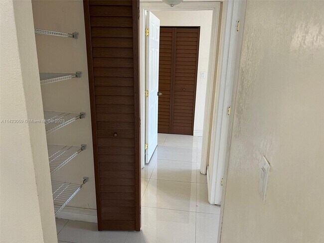 Foto del edificio - 7230 NW 179th St