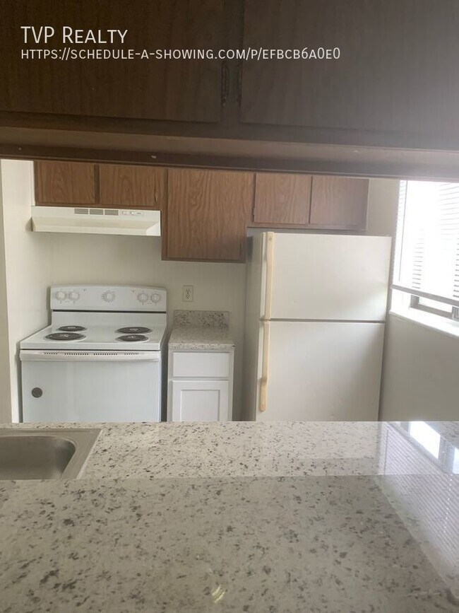 Building Photo - 136 Fox Hill Ln