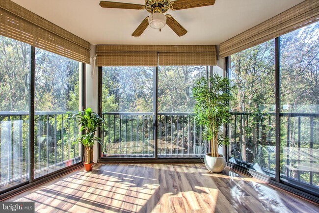 Foto del edificio - 5902 Mt Eagle Dr