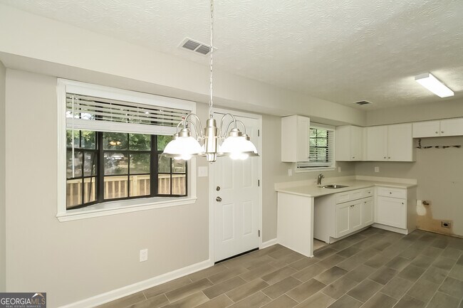 Foto del edificio - 8070 Linda Ct