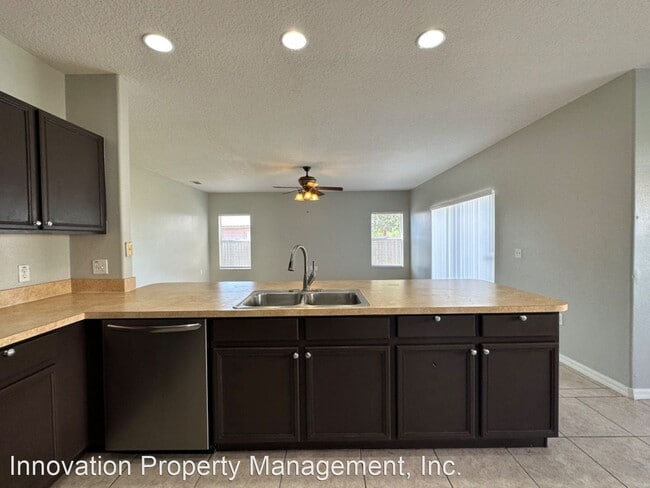 Building Photo - 4 br, 2.5 bath House - 1910 Myakka Ct