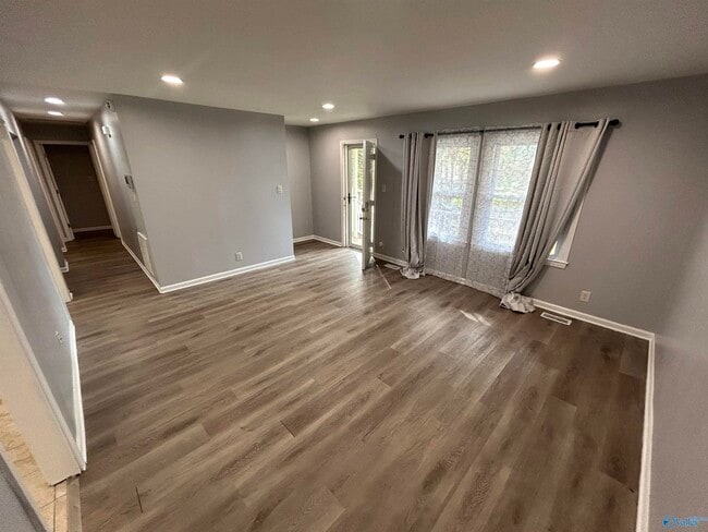 Foto del edificio - 6202 Valley Park Dr NW