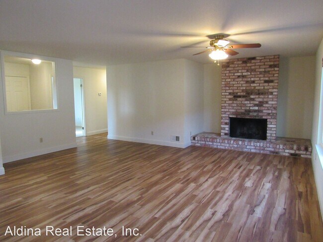 Building Photo - 2 br, 2 bath House - 458 Cloudview Dr.