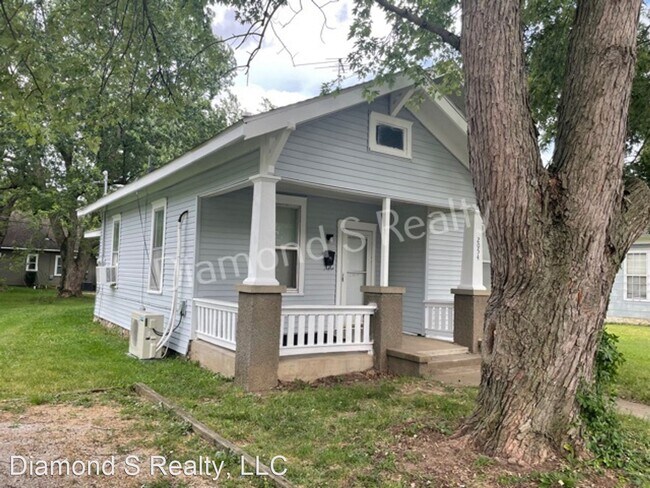 Building Photo - 2 br, 1 bath House - 2054 North Rogers Avenue
