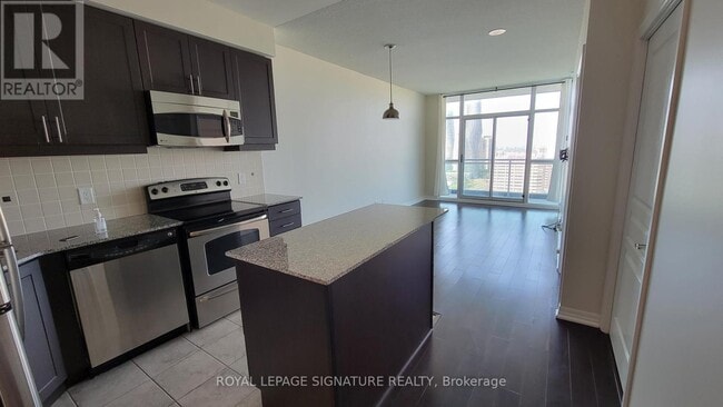 Building Photo - 223-2223 Webb Dr