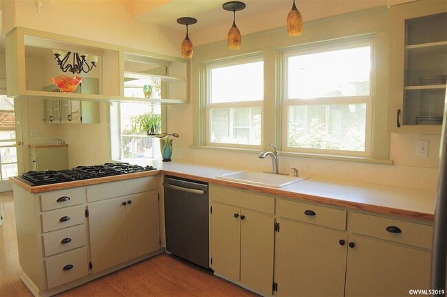 Foto del edificio - Stylish, Spacious, and Serene – The Home Y...