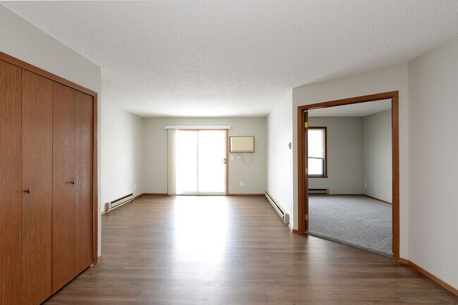 Foto del edificio - NEWLY UPDATED - 2 bdrm/2 bath FOR RENT