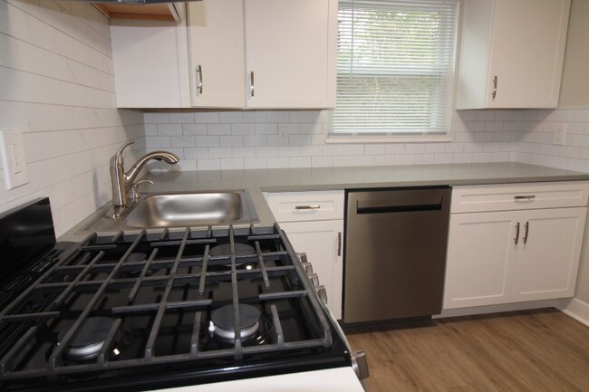 Building Photo - 504 Maytide St