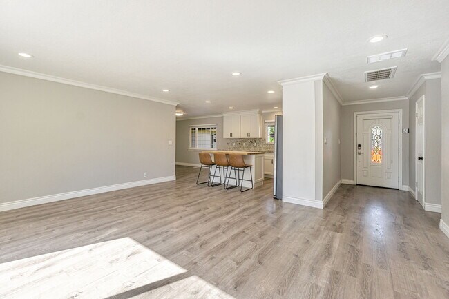 Foto del edificio - 1001 Oak Grove Rd
