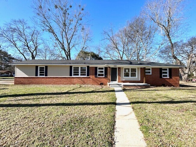 Foto del edificio - Coming Soon-2/5/26!- Charming 3- bedroom home with a move in special!