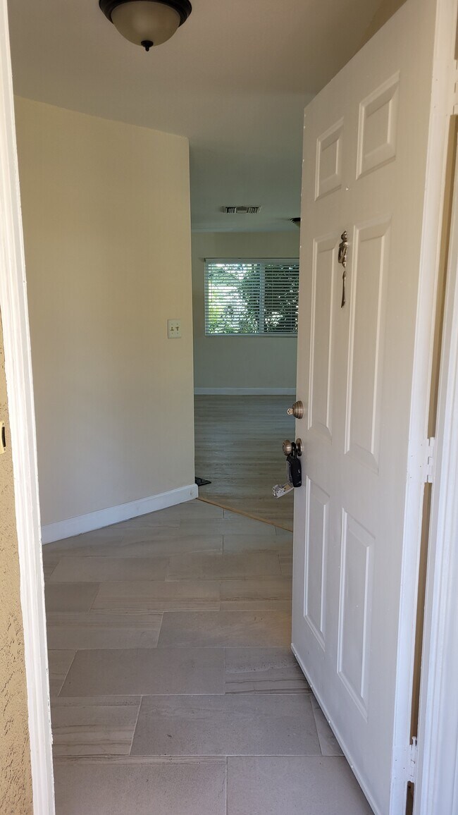 entrance - 634 Pioneer Dr