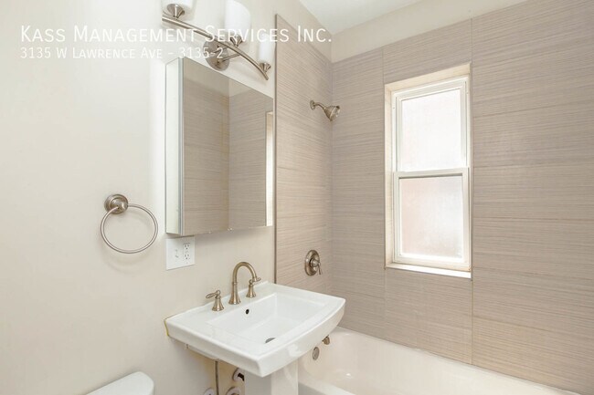 Foto del edificio - 3135 W Lawrence Ave