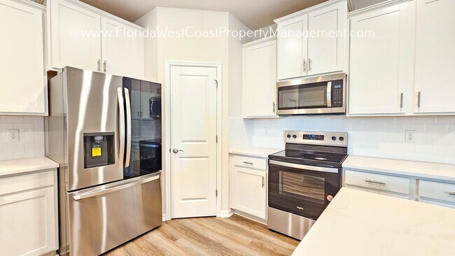 Foto del edificio - BRAND NEW! OUTSTANDING 3 BED/2 BATH VILLA ...