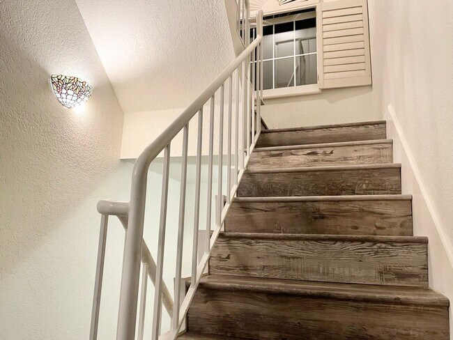 Building Photo - Its has that WOW Factor! Great Location and Spacious 3 Bedroom Available Early May!