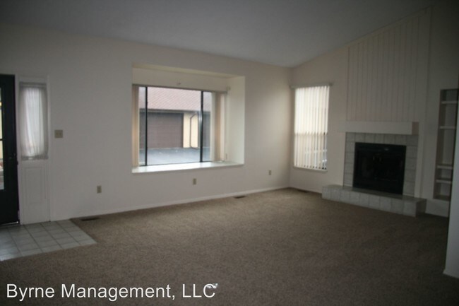 Building Photo - 4569 Winewood Village Dr