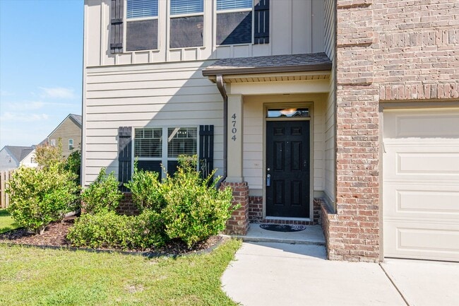 Building Photo - Great 5 Bedroom Home in Evans