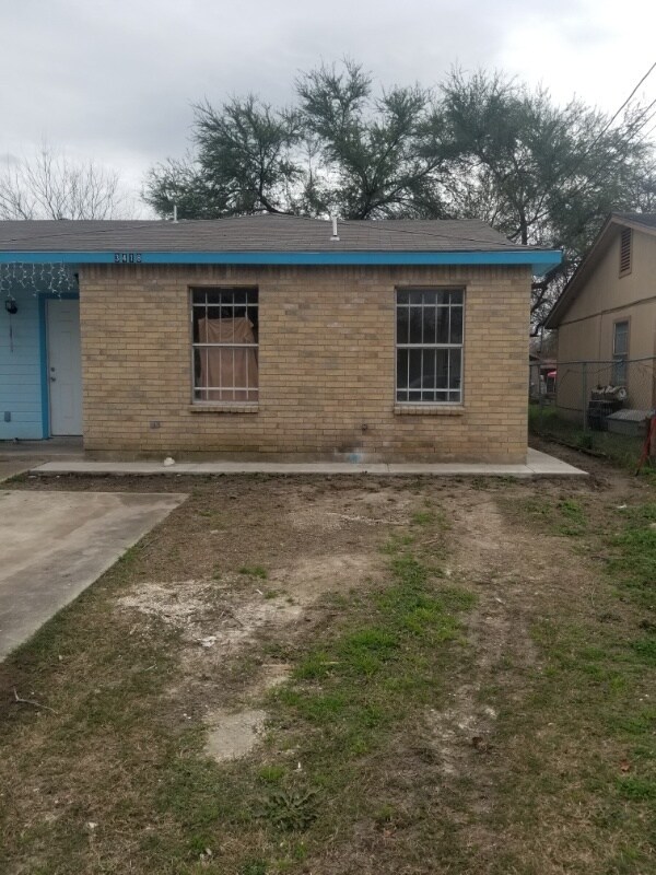 Primary Photo - 3418 Gateway Dr