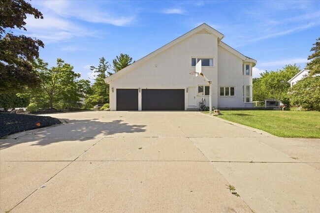 Foto del edificio - 6122 Trailwood Ln