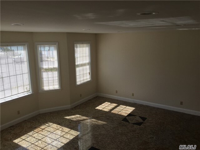 Building Photo - 7809 Shore Rd