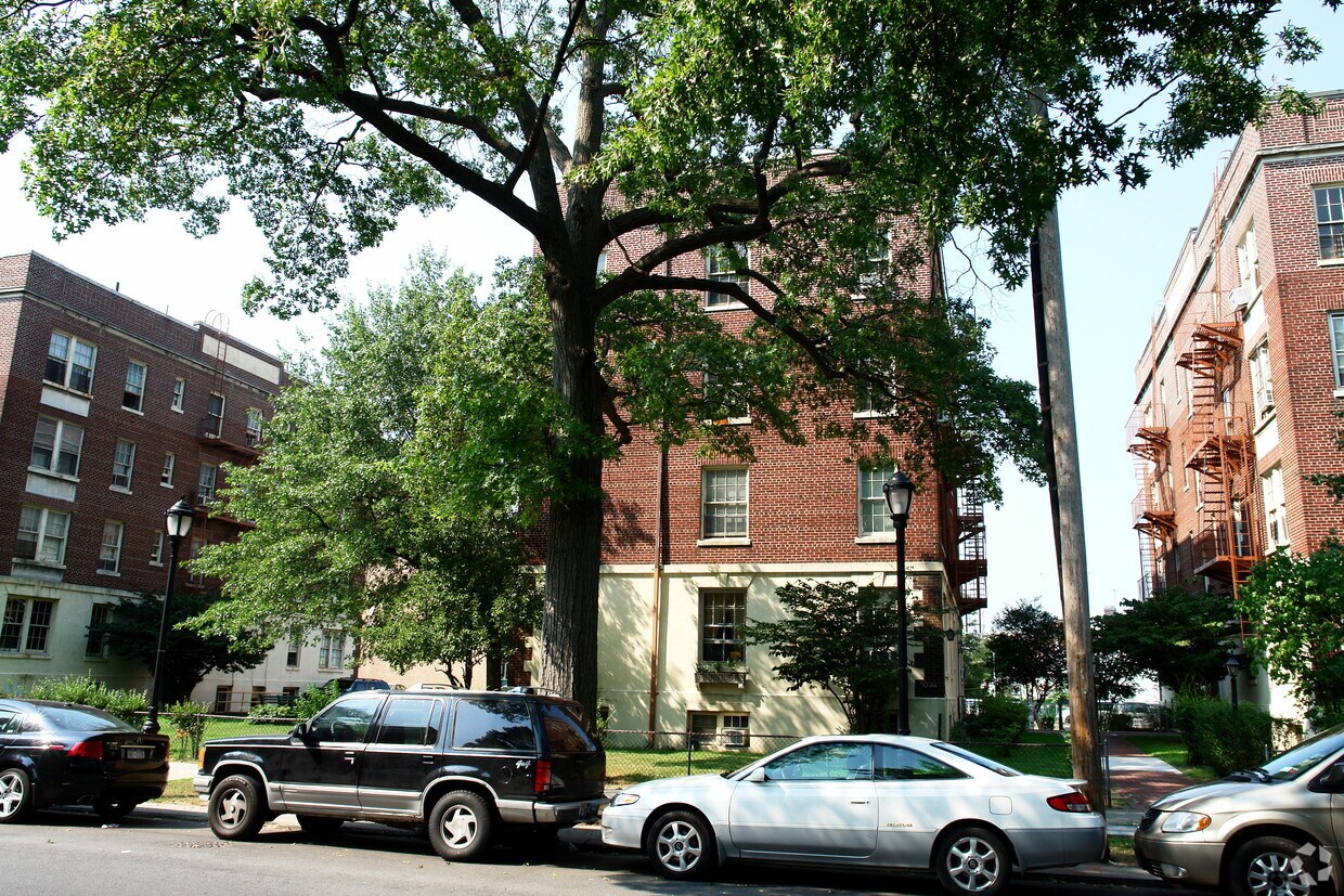 Building Photo - 37-08 Bowne St