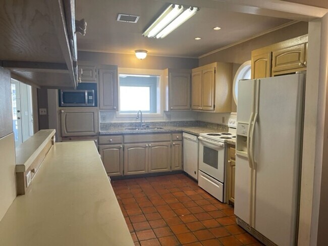 Foto del edificio - Large 1960's Home Near 21st & Sheridan!