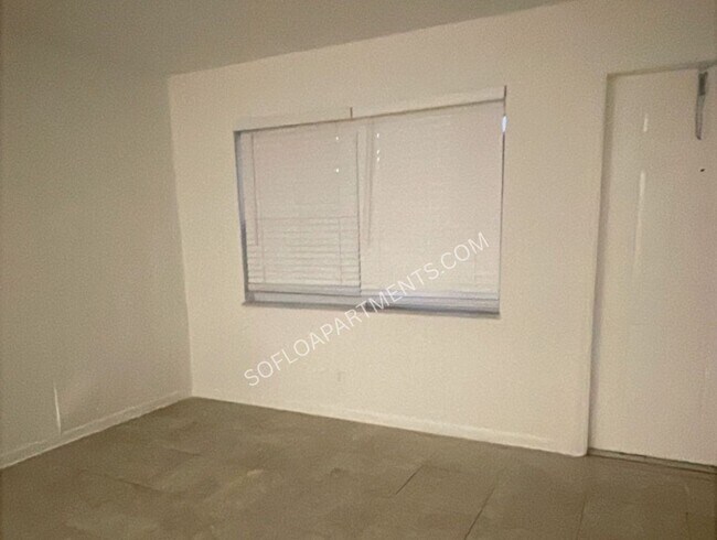 Building Photo - 3600 Riverside Dr