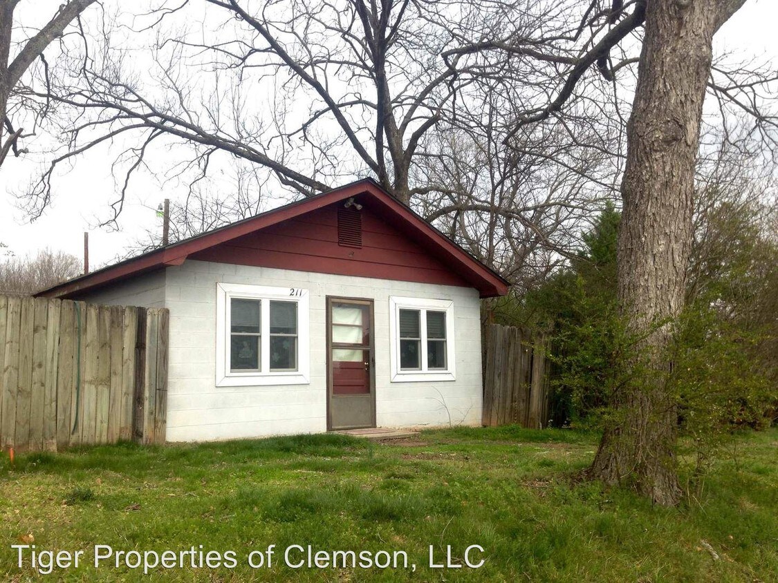 Primary Photo - 1 br, 1 bath House - 211 Broad St