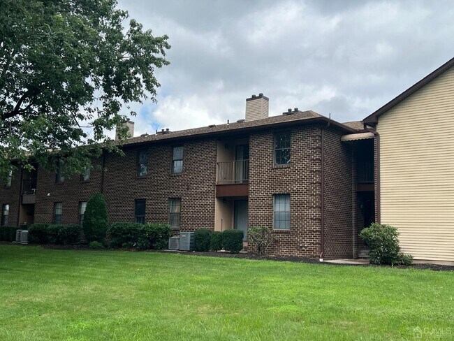 Building Photo - 18 Foxhall
