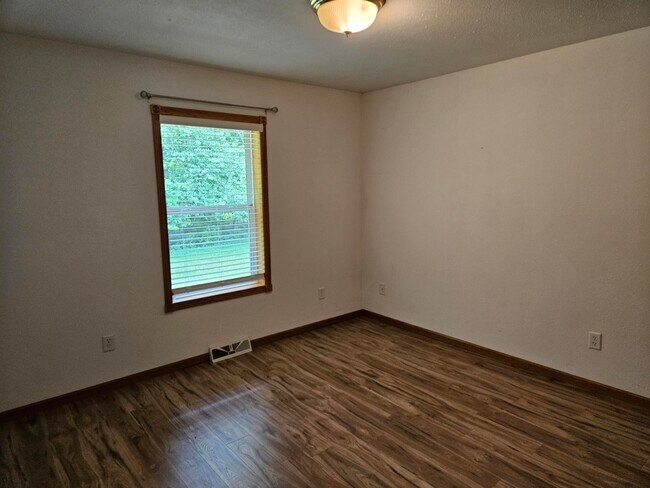 Foto del edificio - 217 E Center St