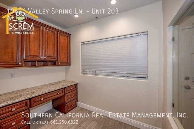 Foto del edificio - Spacious Two Bedroom Condo in Toluca Lake