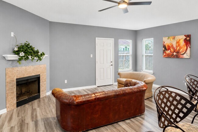 Foto del edificio - 2403 Orchard Run Way