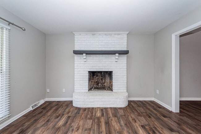 Building Photo - 4 Bedroom, 2.5 Bathroom Home in Tall Pines...