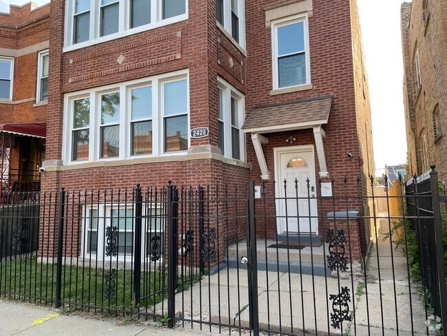 Building Photo - 2428 N Avers Ave