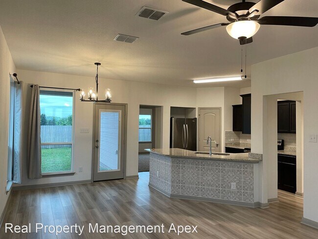 Building Photo - 3 br, 2 bath House - 921 Murphy Rd.