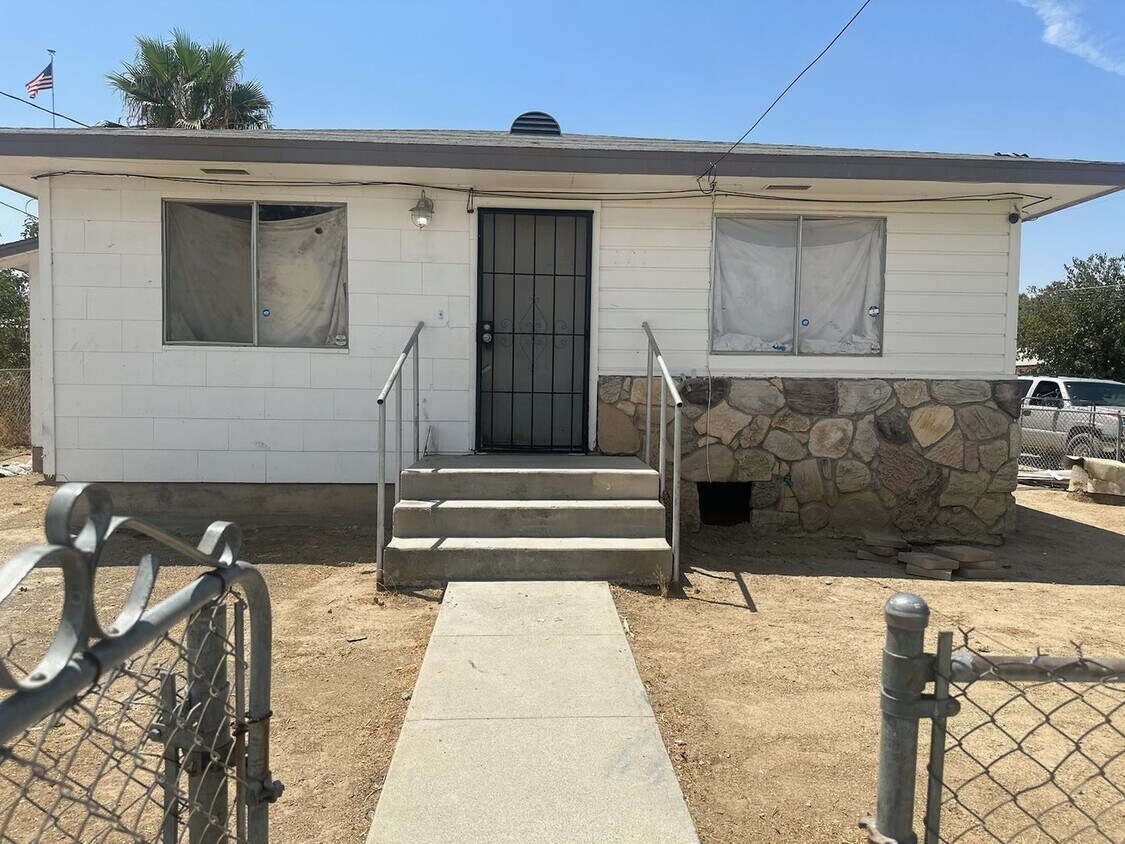 Foto principal - 3 Bed 1 Bath Home Maricopa