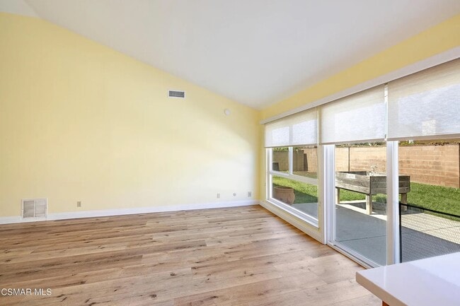 Building Photo - Simi Valley