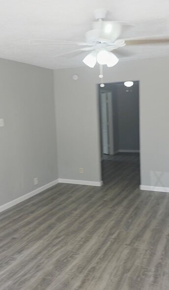 Foto del edificio - 407 E Homan Ave