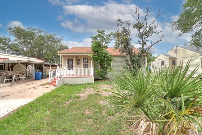 Building Photo - 722 Ralston - 4/bedroom 2/bathroom - $1995...