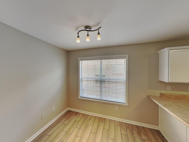 Foto del edificio - 1253 Travers Ln