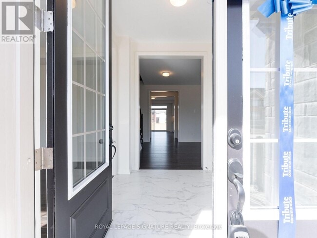 Photo du bâtiment - 4 Mayflower Gdn