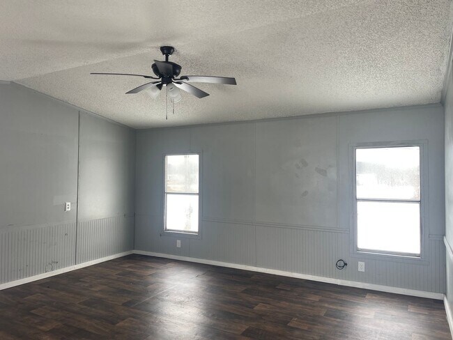 Foto del edificio - Country living with spacious front and backyard - 3 beds/ 2bath available now