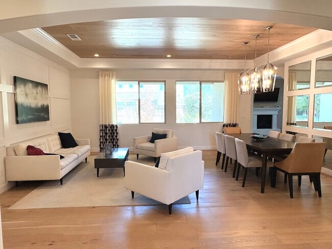 Building Photo - 8912 Claro de Luna Dr