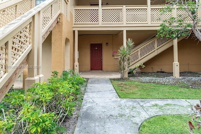 Building Photo - 4847 Via Palm Lakes